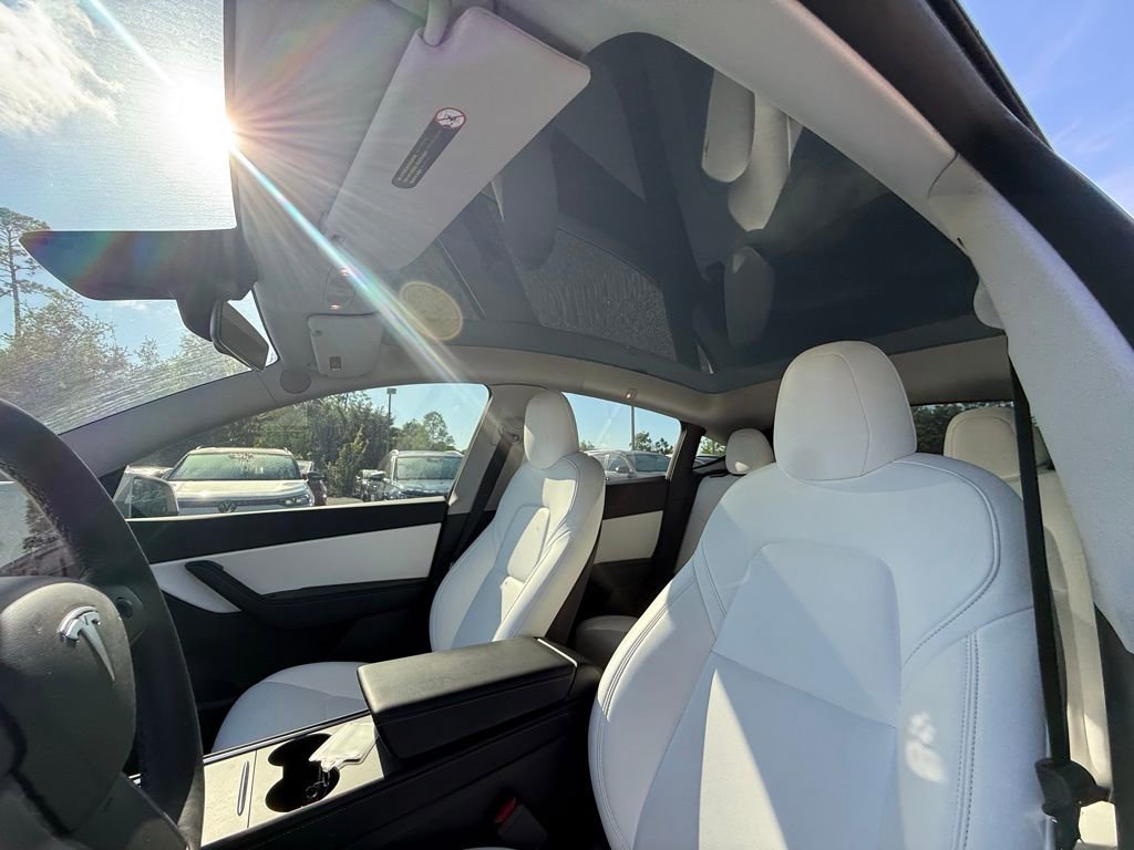 Used 2022 Tesla Model Y Long Range image 21