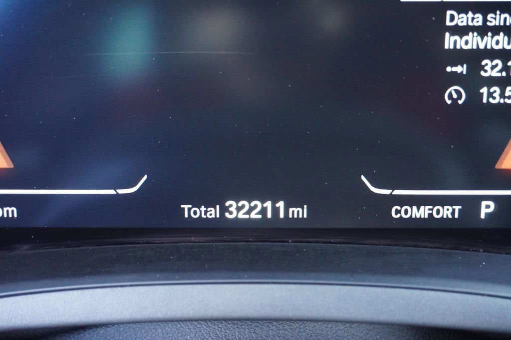 Used 2021 BMW 330i Sedan w/ Driving Assistance Package image 9