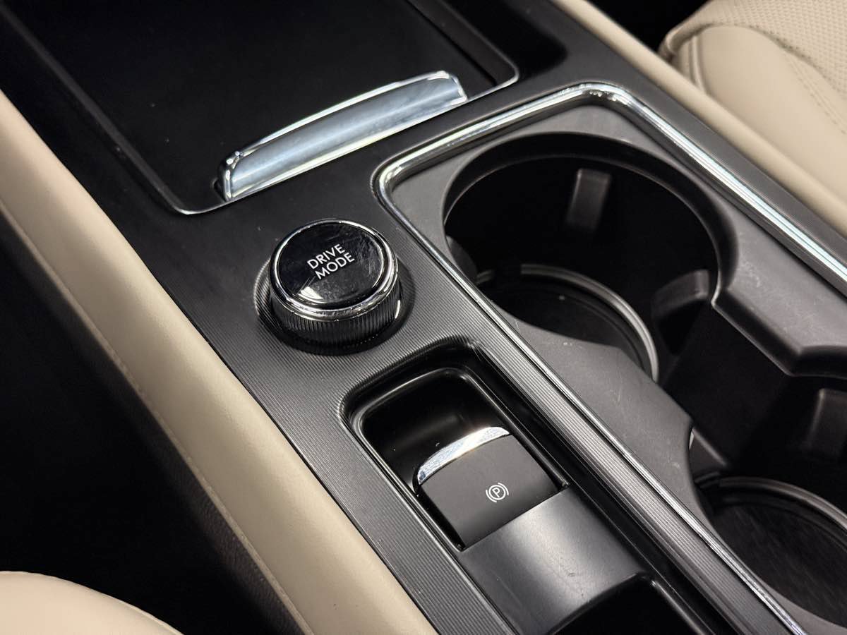 Used 2025 Lincoln Corsair AWD w/ Equipment Group 101A image 45