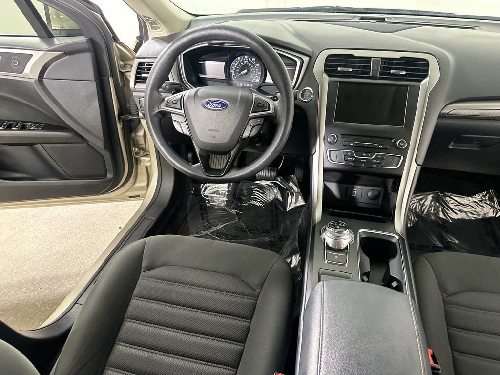 Used 2017 Ford Fusion SE w/ Fusion SE Technology Package FWD image 19