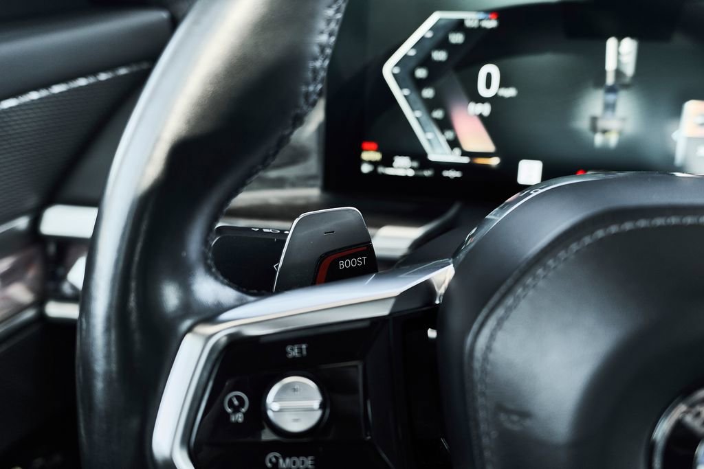 Used 2024 BMW 740i w/ Premium Package RWD image 31