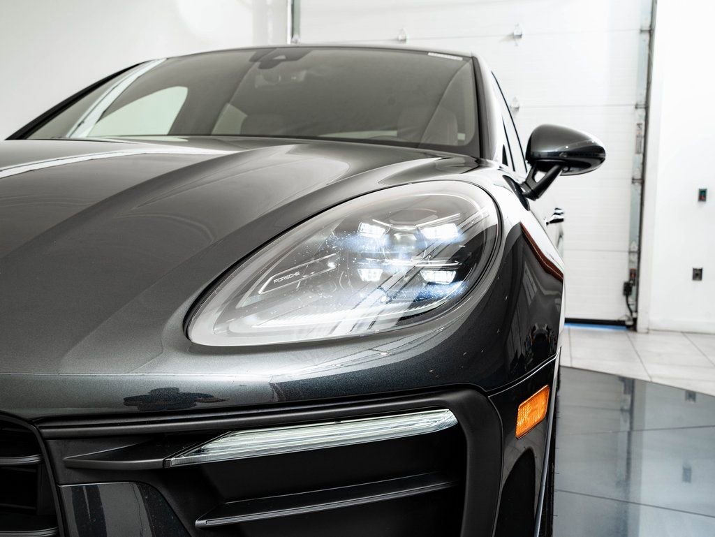 Certified 2025 Porsche Macan AWD/4WD image 13