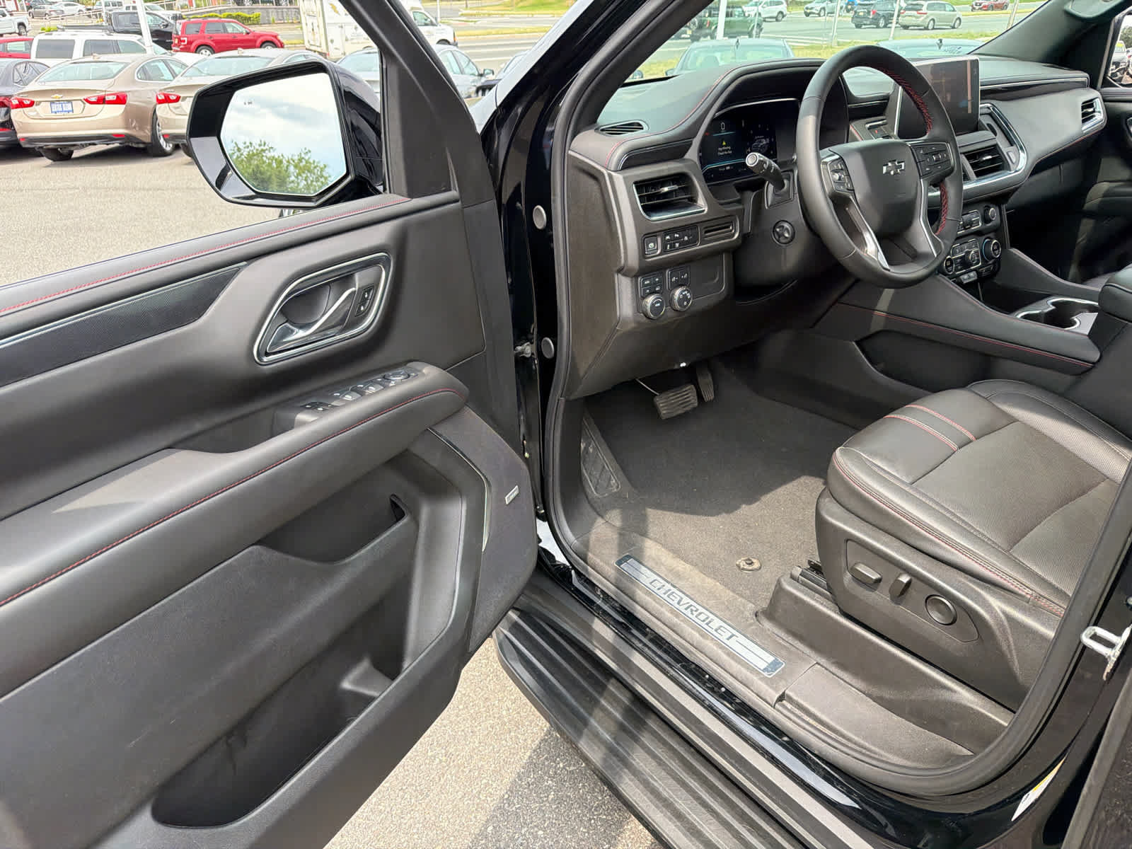 Certified 2024 Chevrolet Suburban RST w/ Luxury Package AWD/4WD image 9