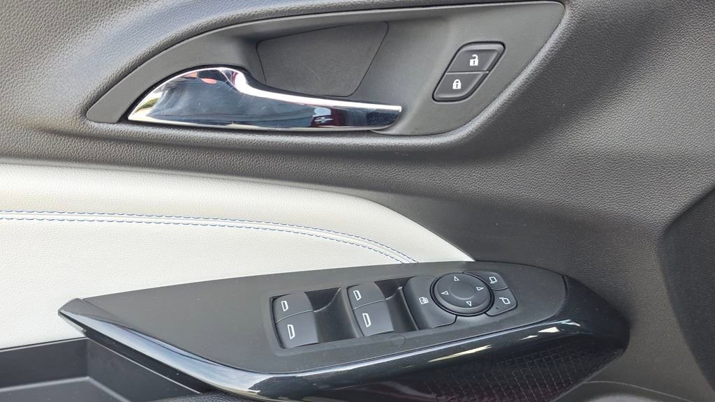 Used 2025 Chevrolet Trax LT w/ LT Convenience Package image 24