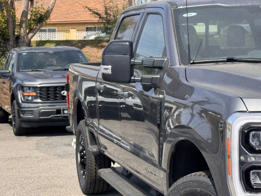 New 2026 Ford F250 Lariat w/ Black Appearance Package image 5