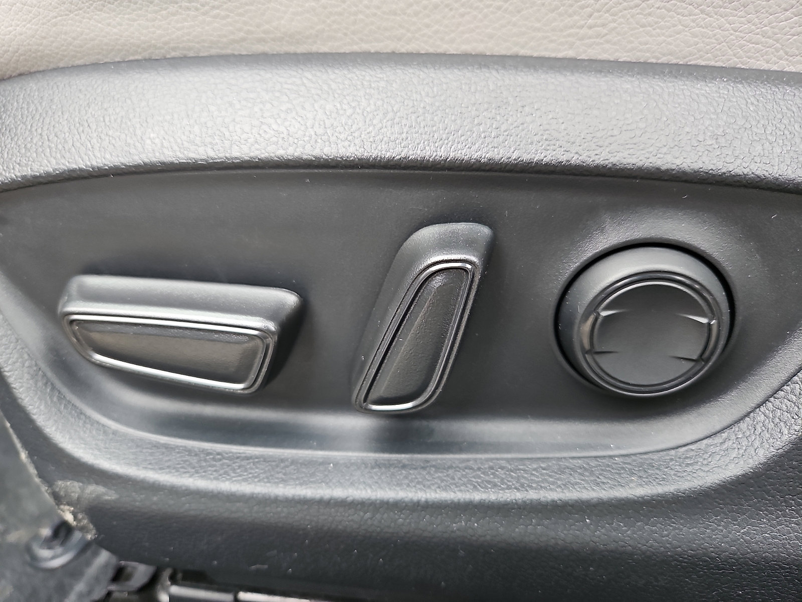 Used 2023 Toyota Camry XLE w/ Cold Weather Package image 27