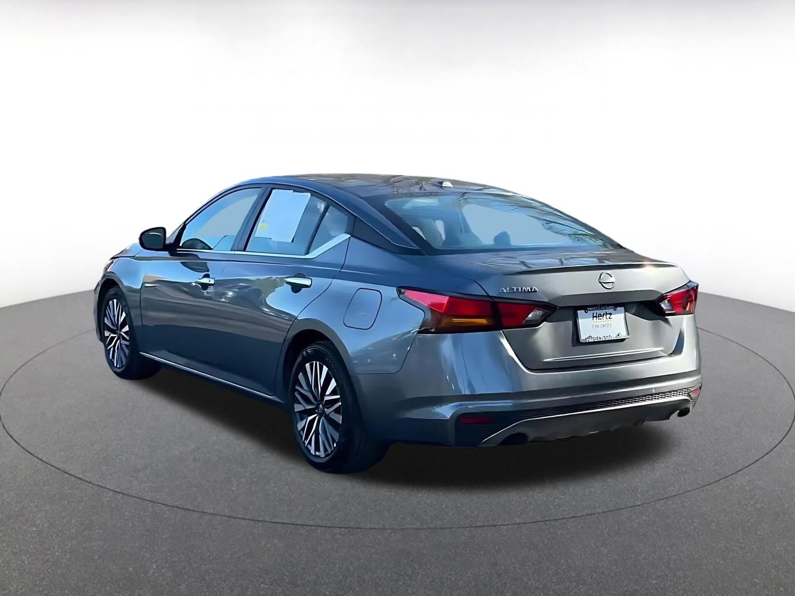 Used 2025 Nissan Altima 2.5 SV image 10