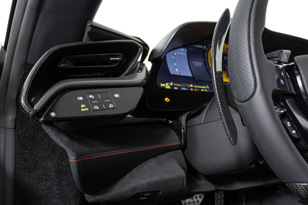 Used 2022 Ferrari SF90 Stradale image 31