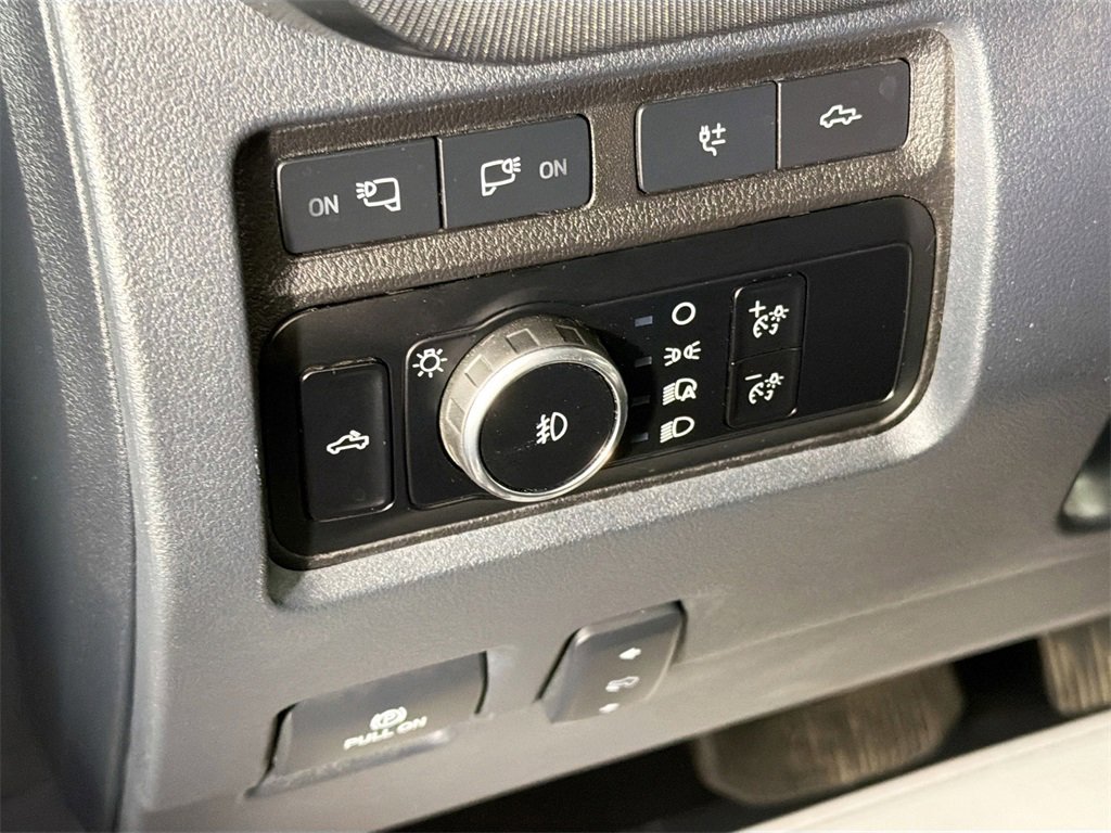 Used 2023 Ford F350 Platinum image 10