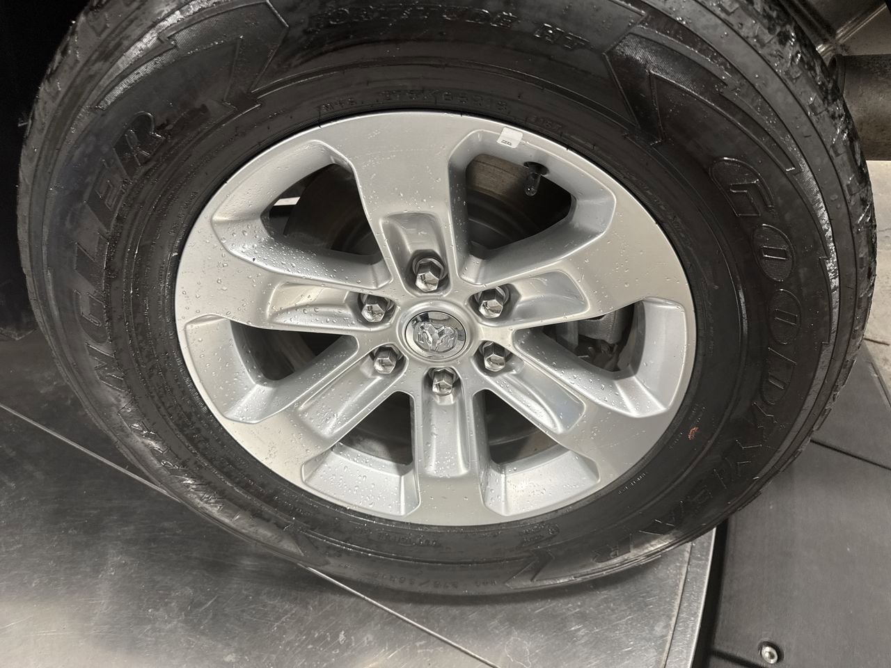 Used 2024 RAM 1500 Laramie image 12