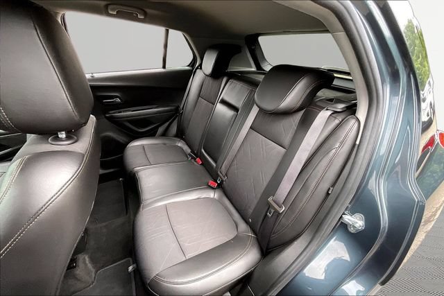 Used 2022 Chevrolet Trax LT w/ LT Convenience Package FWD image 16