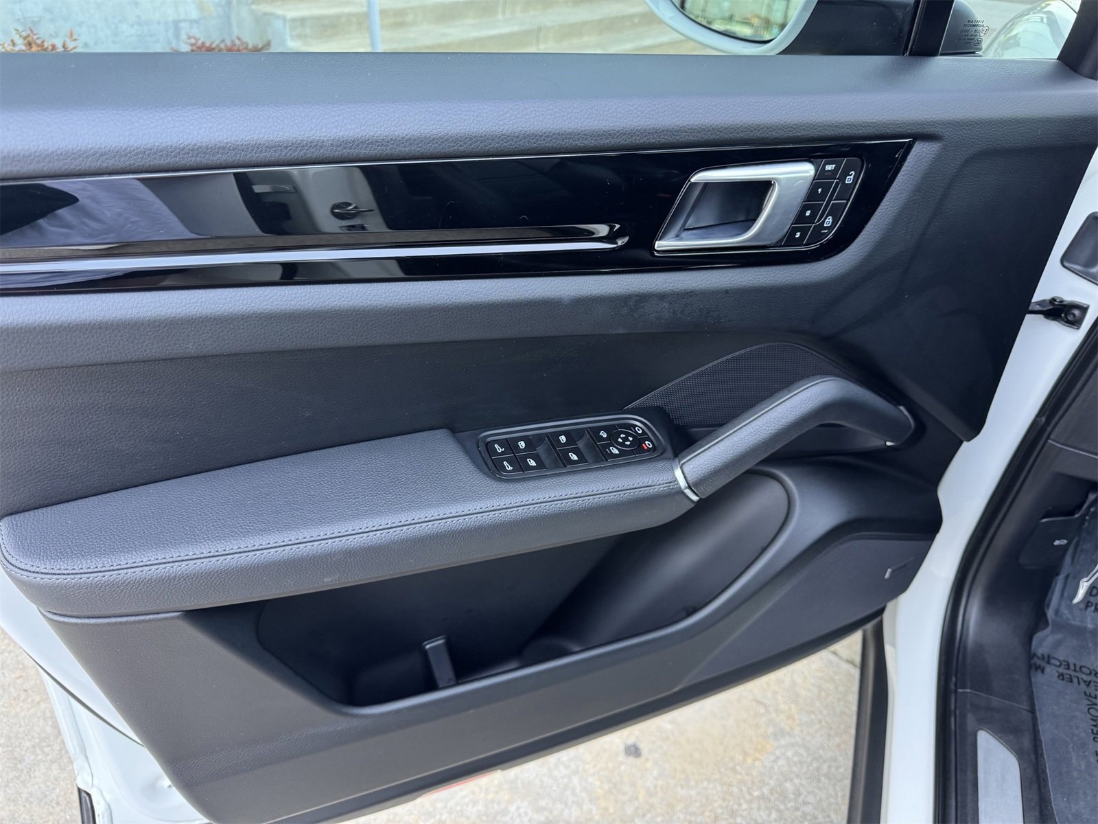 Certified 2022 Porsche Cayenne Coupe image 26