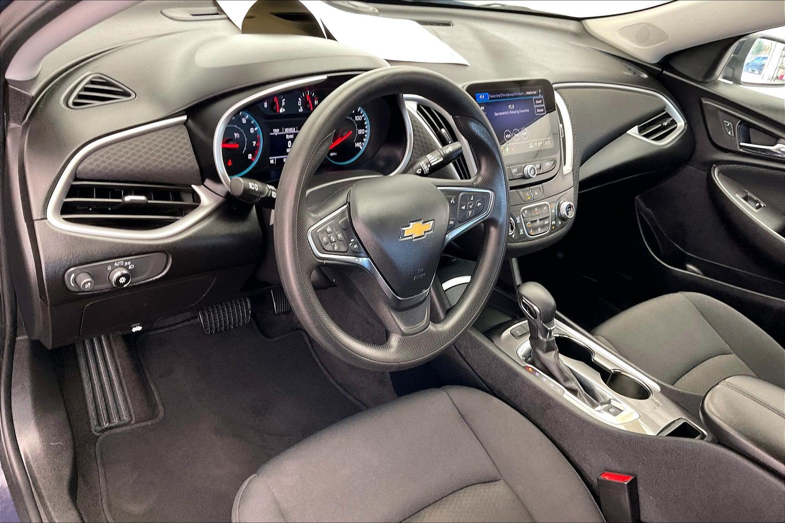 Used 2025 Chevrolet Malibu LT FWD image 14