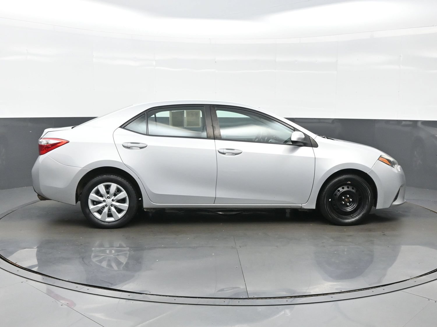 Used 2016 Toyota Corolla LE FWD image 10