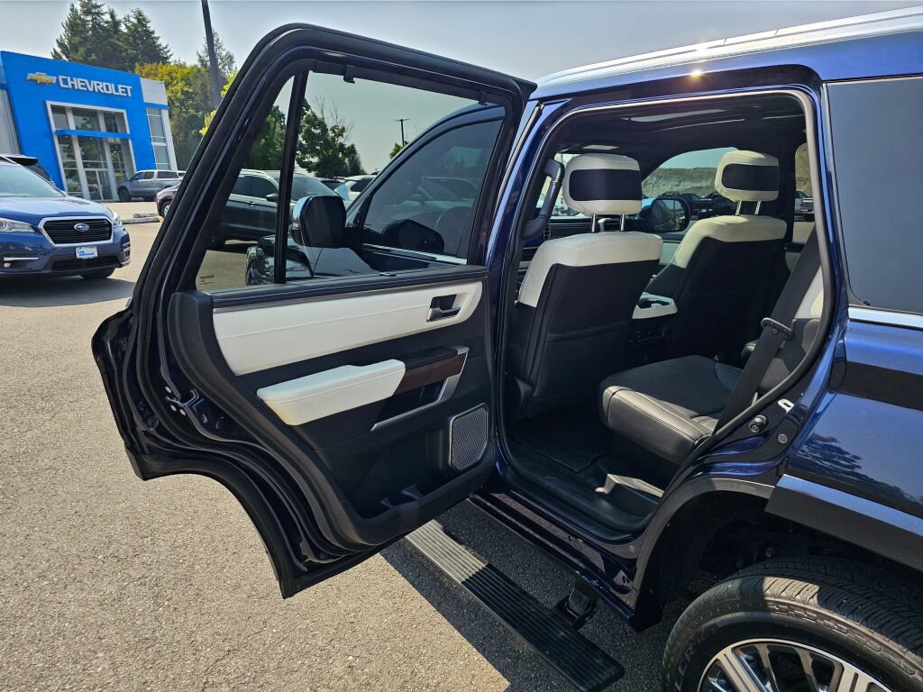 Used 2023 Toyota Sequoia Platinum AWD/4WD image 22