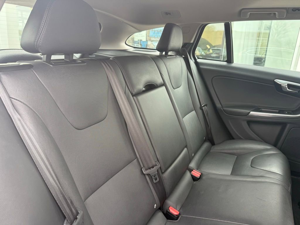 Used 2016 Volvo V60 T5 Premier w/ Convenience Package image 23