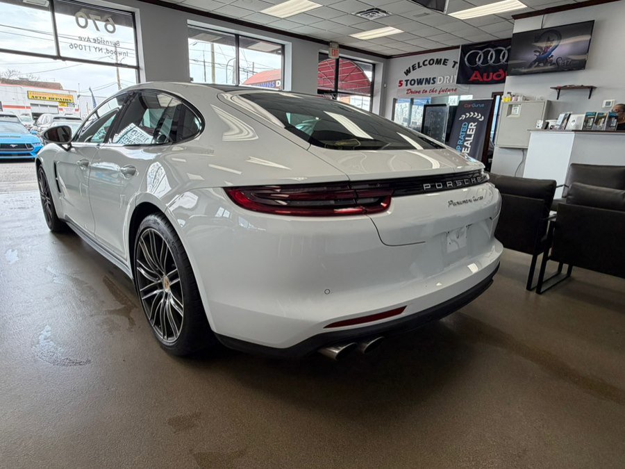Used 2017 Porsche Panamera Turbo image 9
