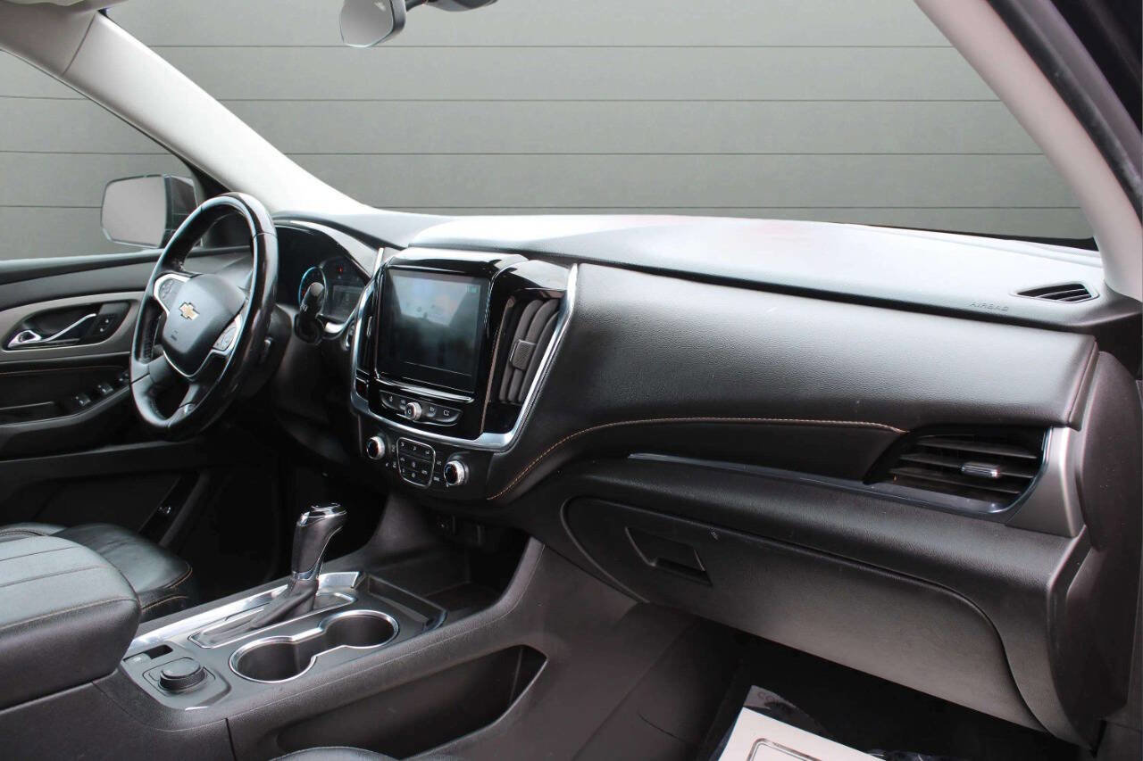 Used 2019 Chevrolet Traverse LT image 16