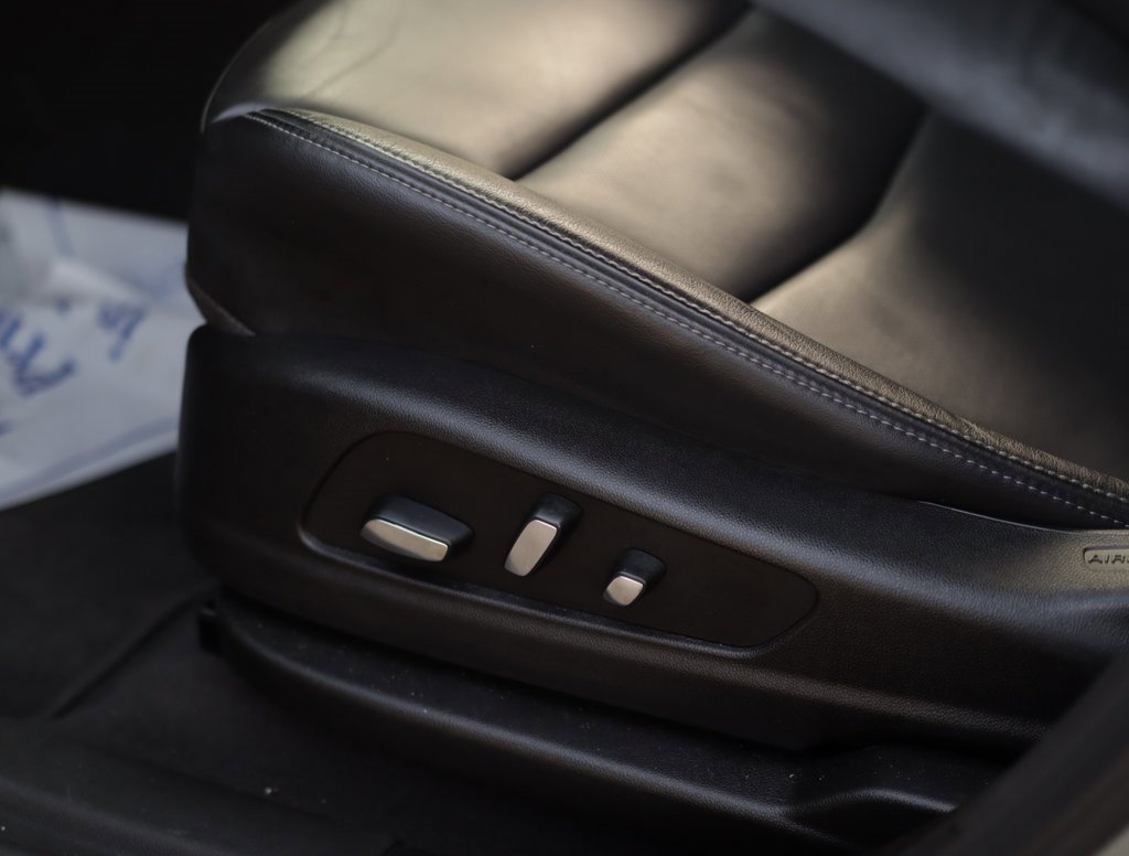 Used 2025 Cadillac XT6 Premium Luxury image 22