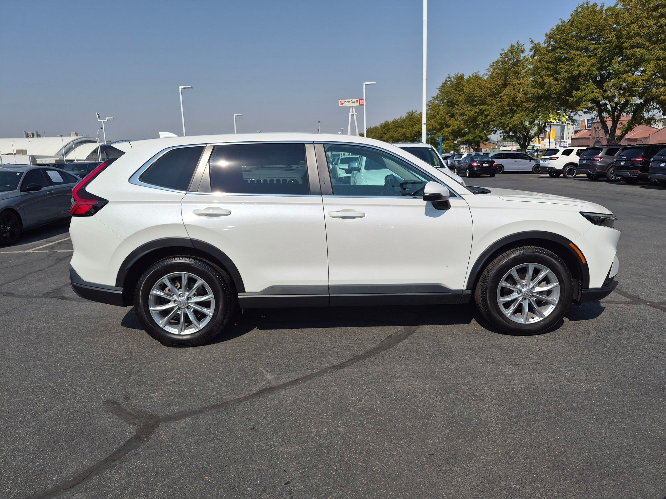 Used 2024 Honda CR-V EX-L image 2