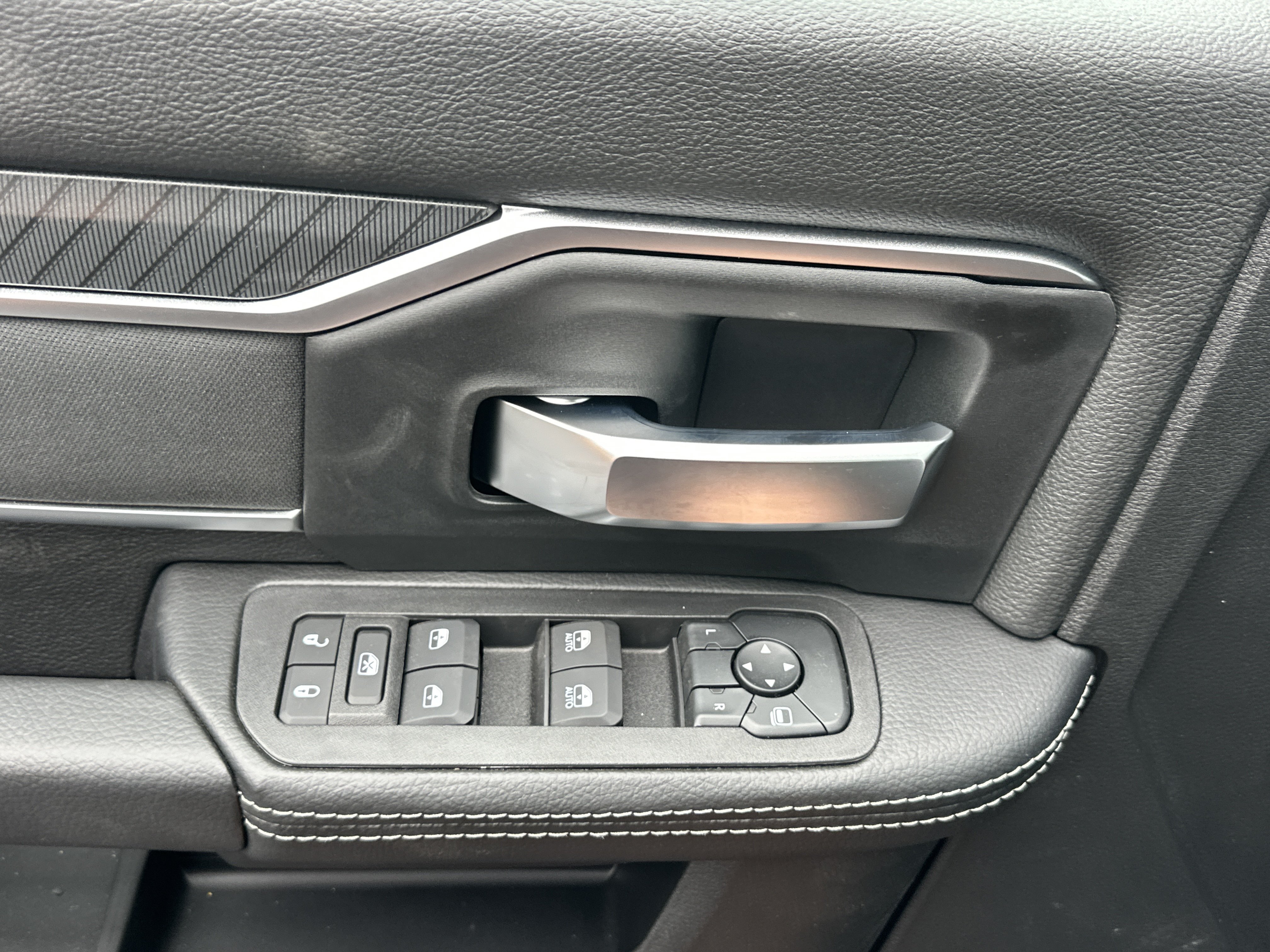 New 2026 RAM 5500 4x4 Crew Cab image 15