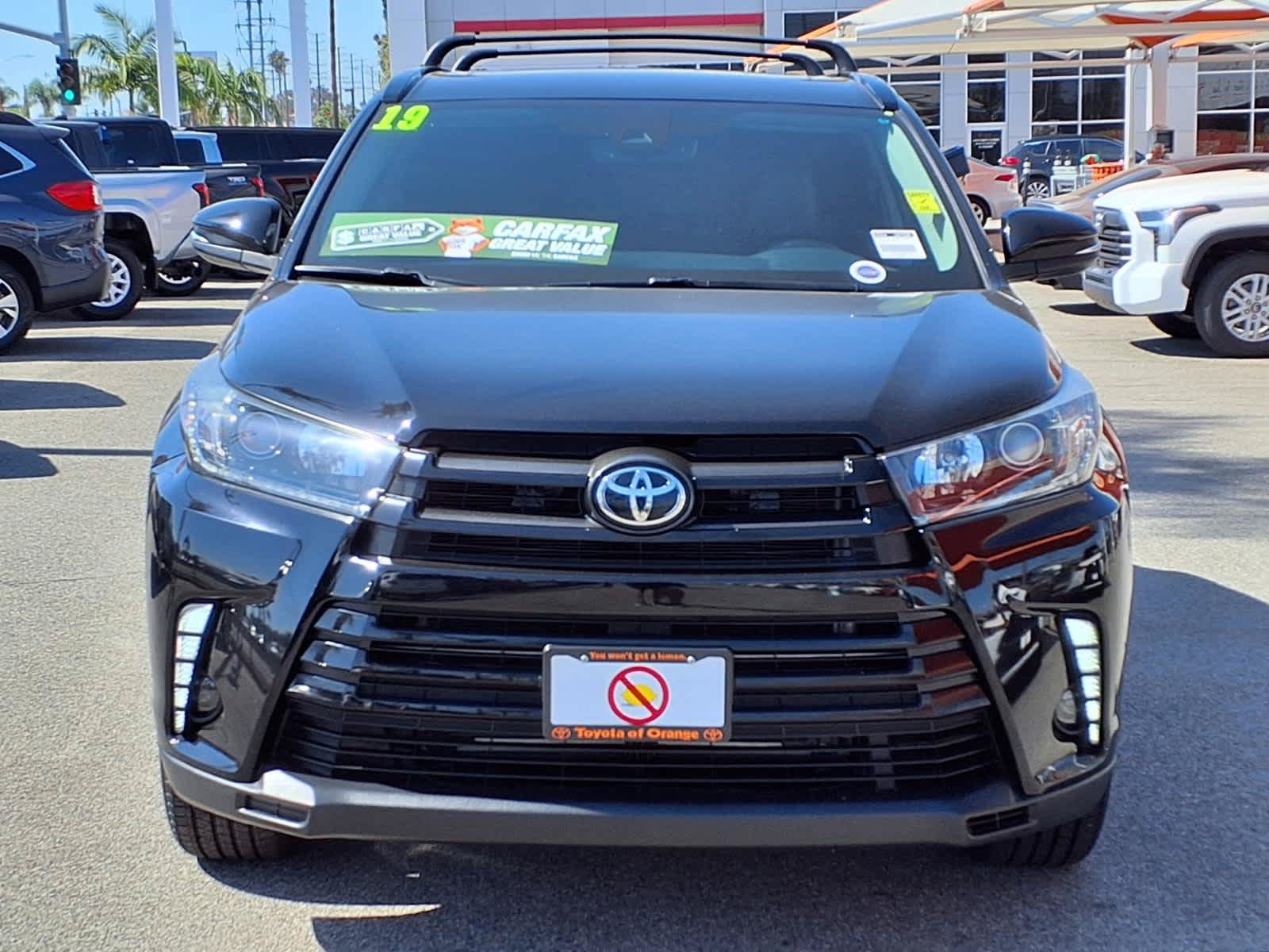 Used 2019 Toyota Highlander SE w/ Carpet Mat Package (TMS) FWD image 2