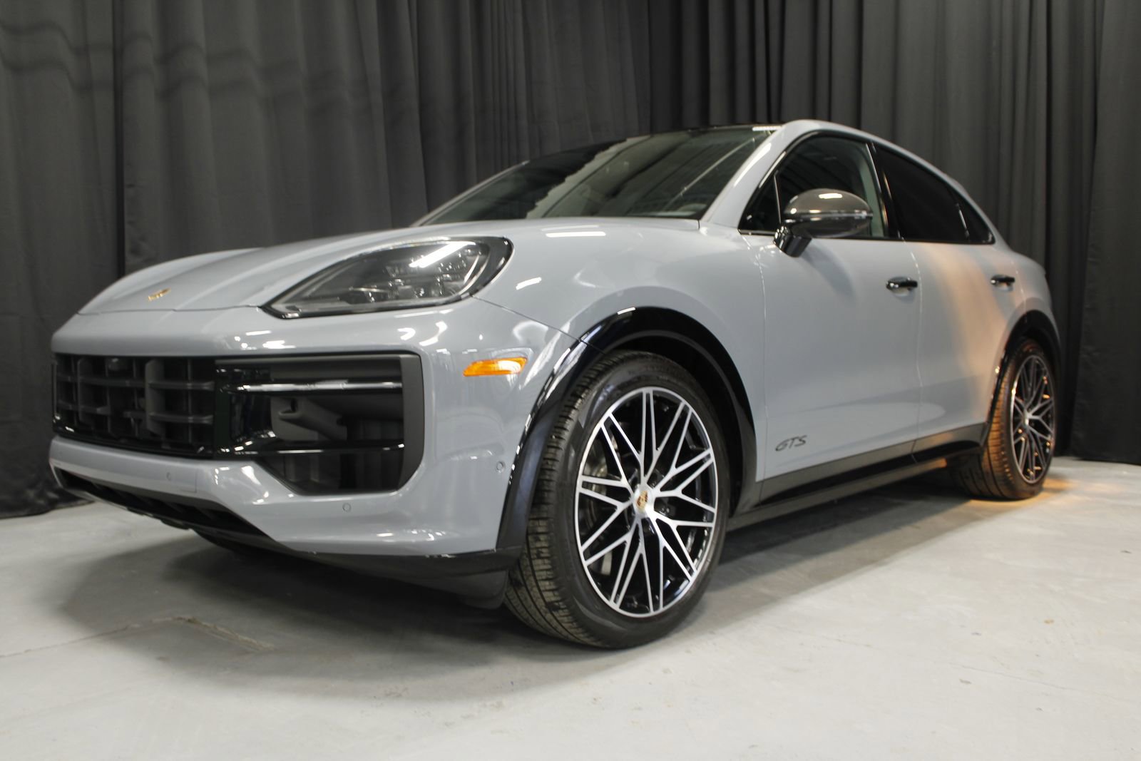 Certified 2025 Porsche Cayenne GTS AWD/4WD image 8
