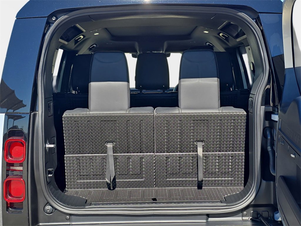 Certified 2021 Land Rover Defender 110 X-Dynamic HSE image 14