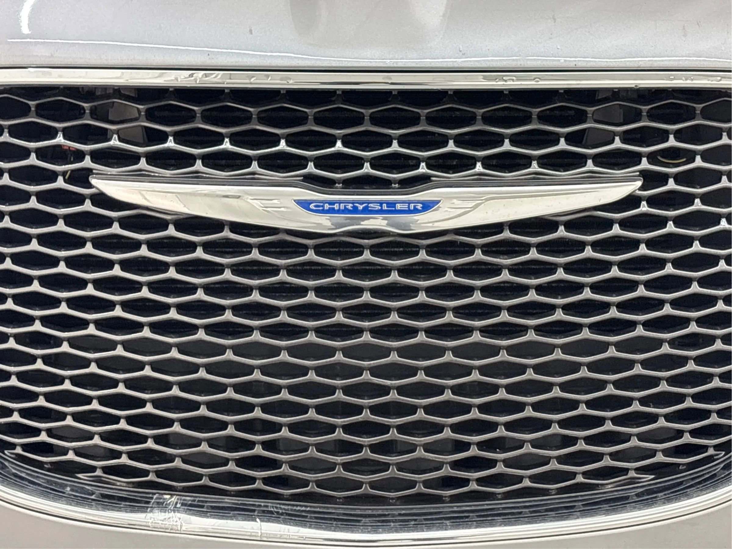 Used 2017 Chrysler 300 C image 36