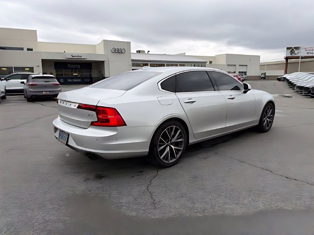 Used 2018 Volvo S90 T5 Momentum w/ Convenience Package FWD image 3