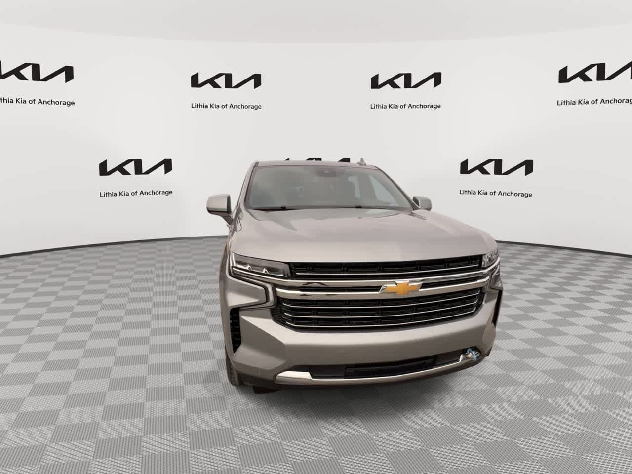 Used 2023 Chevrolet Suburban LT AWD/4WD image 2