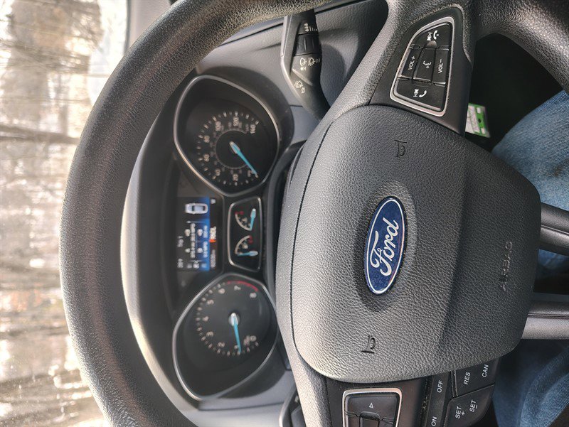 Used 2017 Ford Focus SE image 4