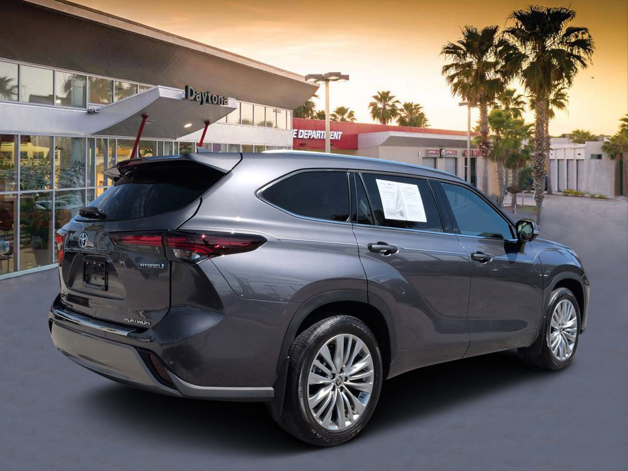 Used 2024 Toyota Highlander Platinum FWD image 3