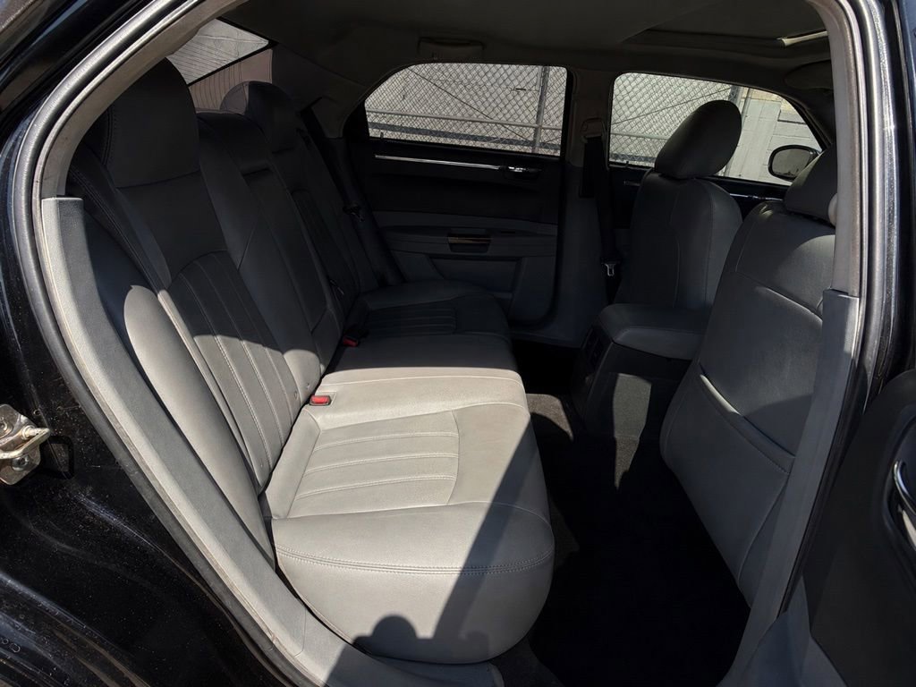 Used 2005 Chrysler 300 C w/ Navigation & Sound Group II RWD image 11