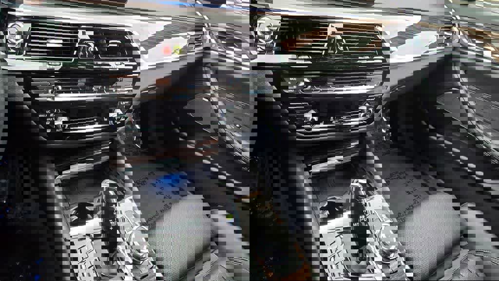 Used 2022 BMW 530e 530e w/ Premium Package image 20