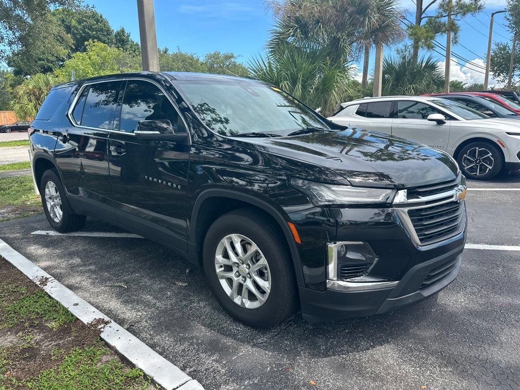 Used 2023 Chevrolet Traverse LS w/ Safety Package FWD image 2