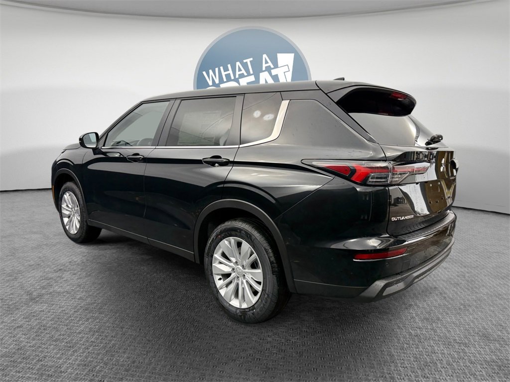 New 2026 Mitsubishi Outlander ES image 6