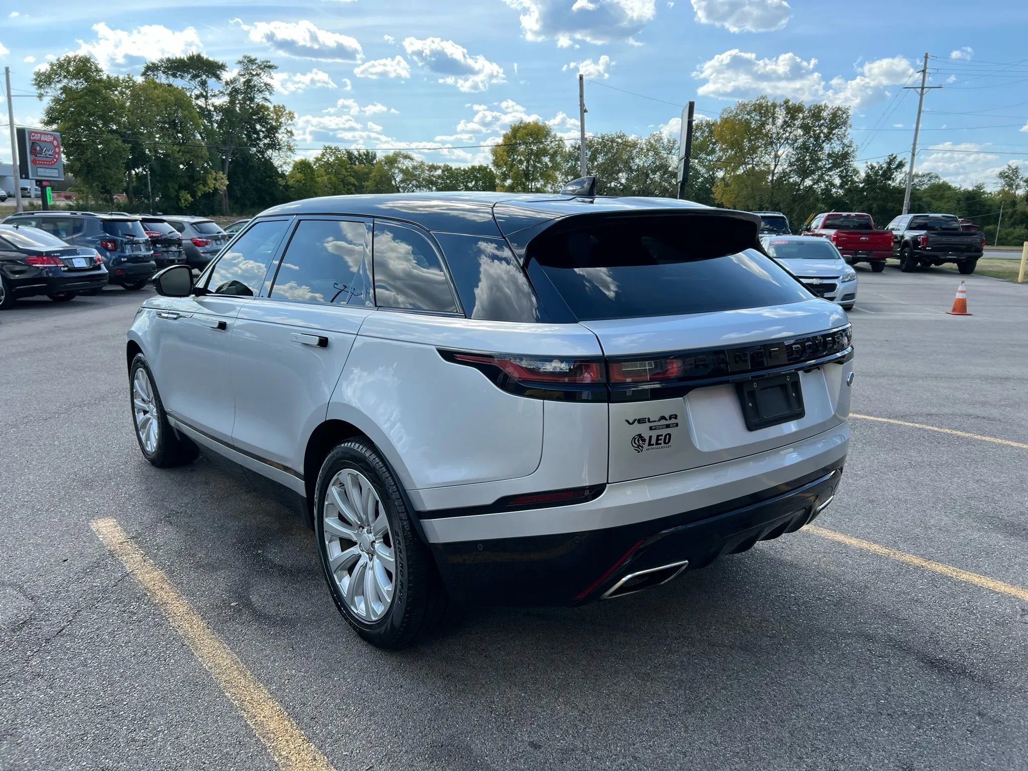 Used 2018 Land Rover Range Rover Velar R-Dynamic SE image 7