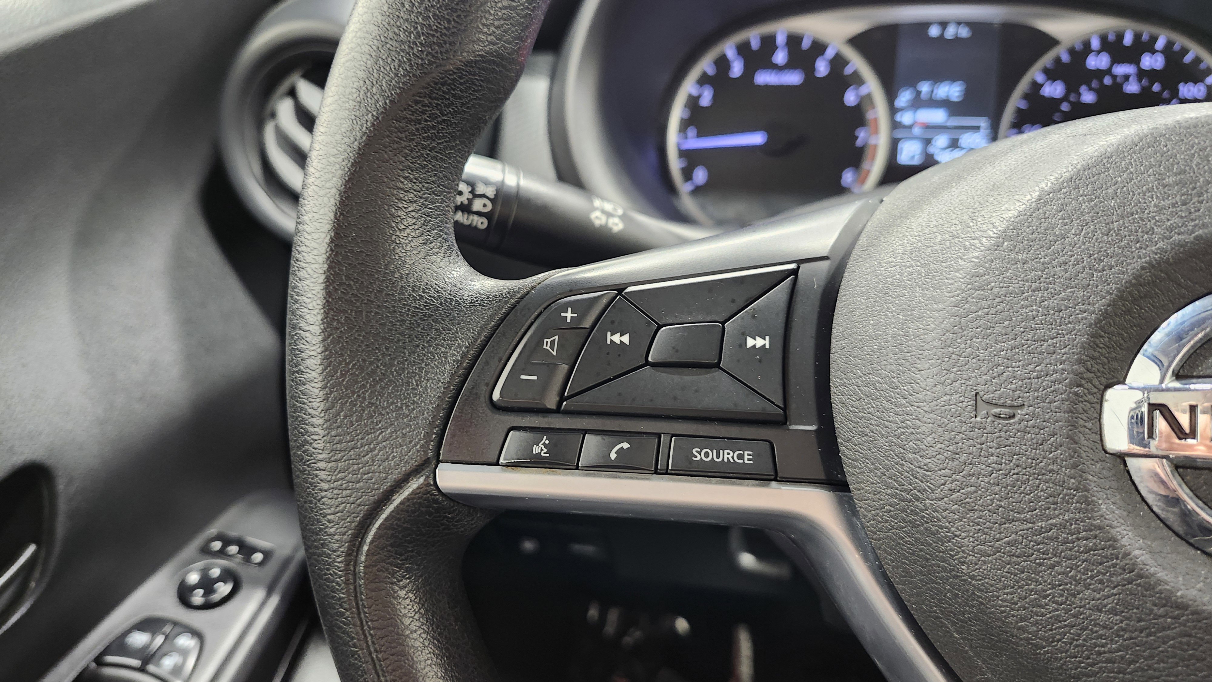 Used 2021 Nissan Kicks S image 30