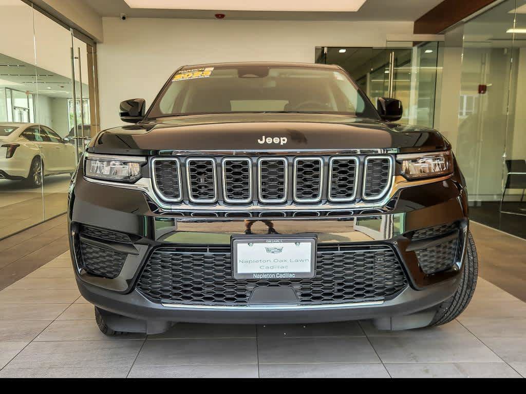 Used 2023 Jeep Grand Cherokee Laredo AWD/4WD image 5