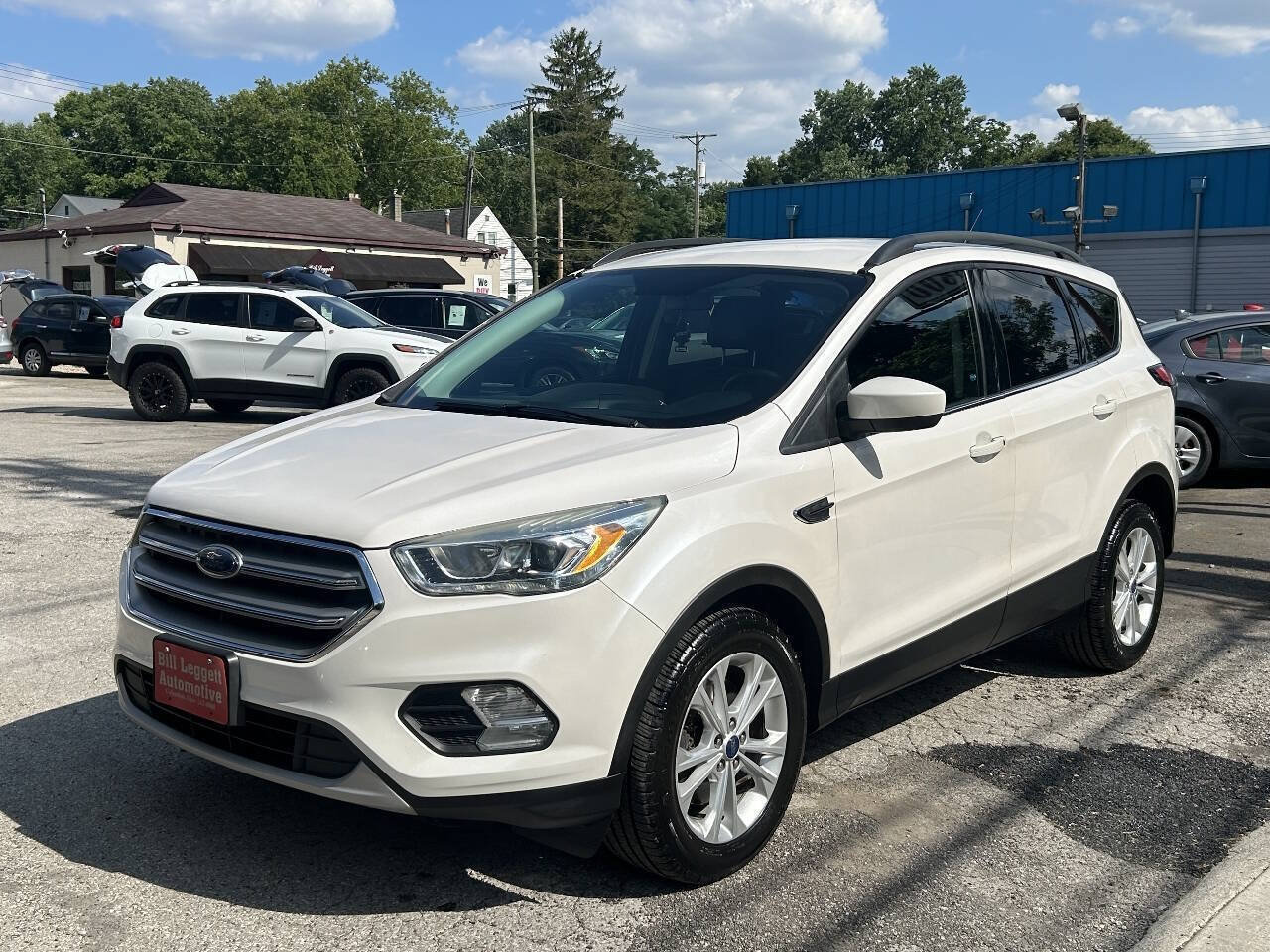 Used 2017 Ford Escape SE w/ Equipment Group 201A FWD image 3