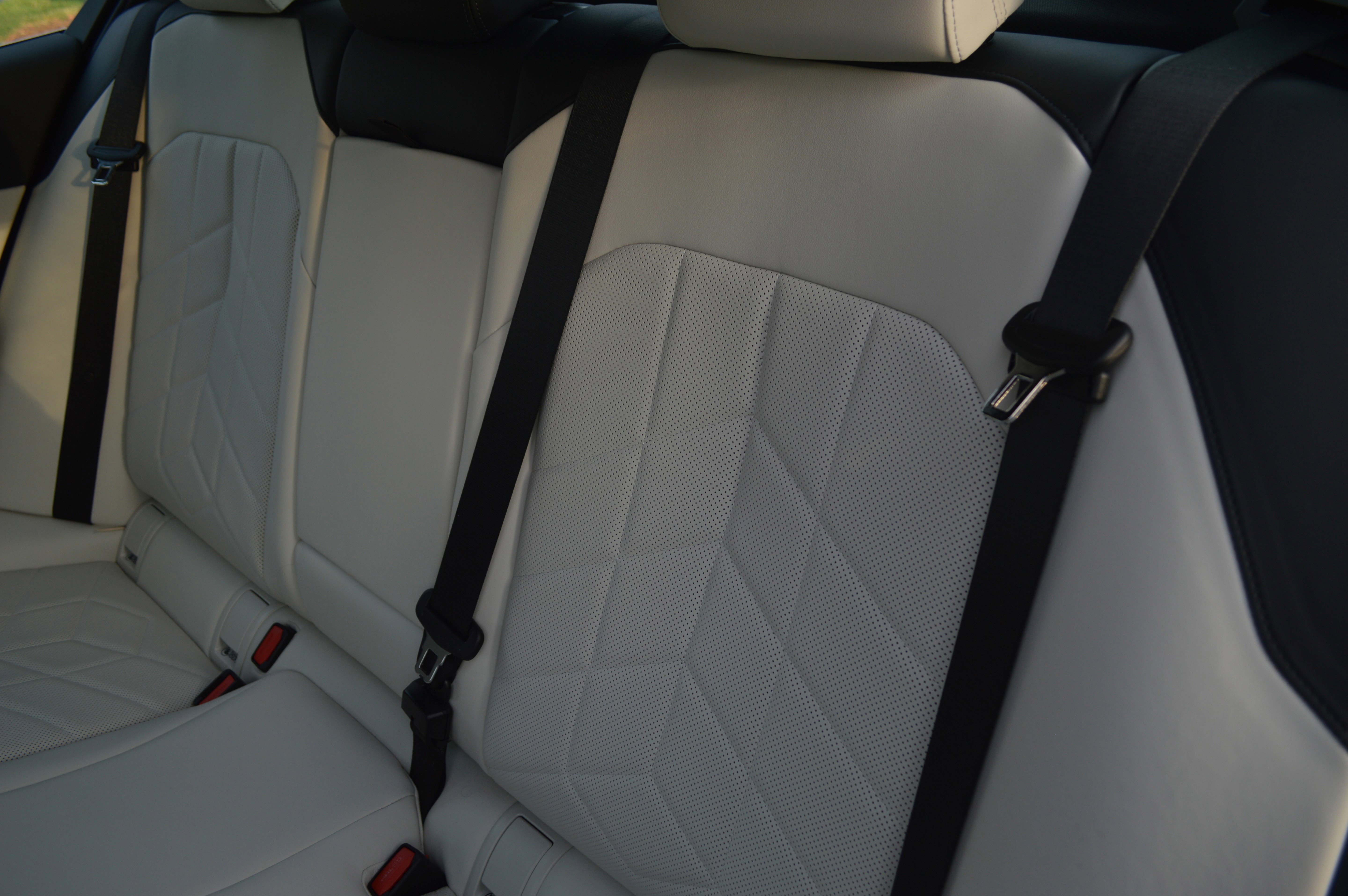 Used 2025 BMW 530i xDrive w/ Premium Package image 29