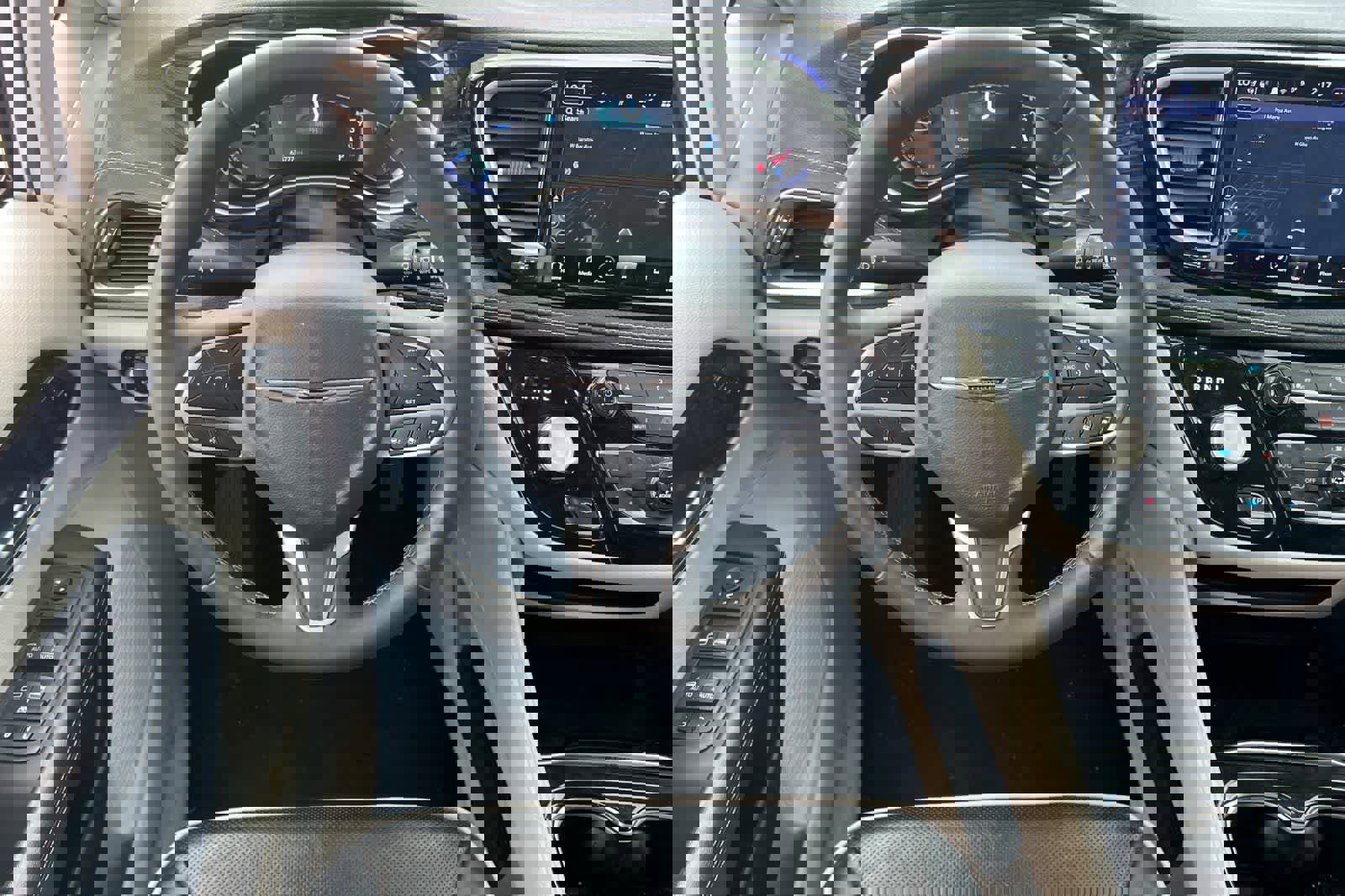 Used 2023 Chrysler Pacifica Limited image 16