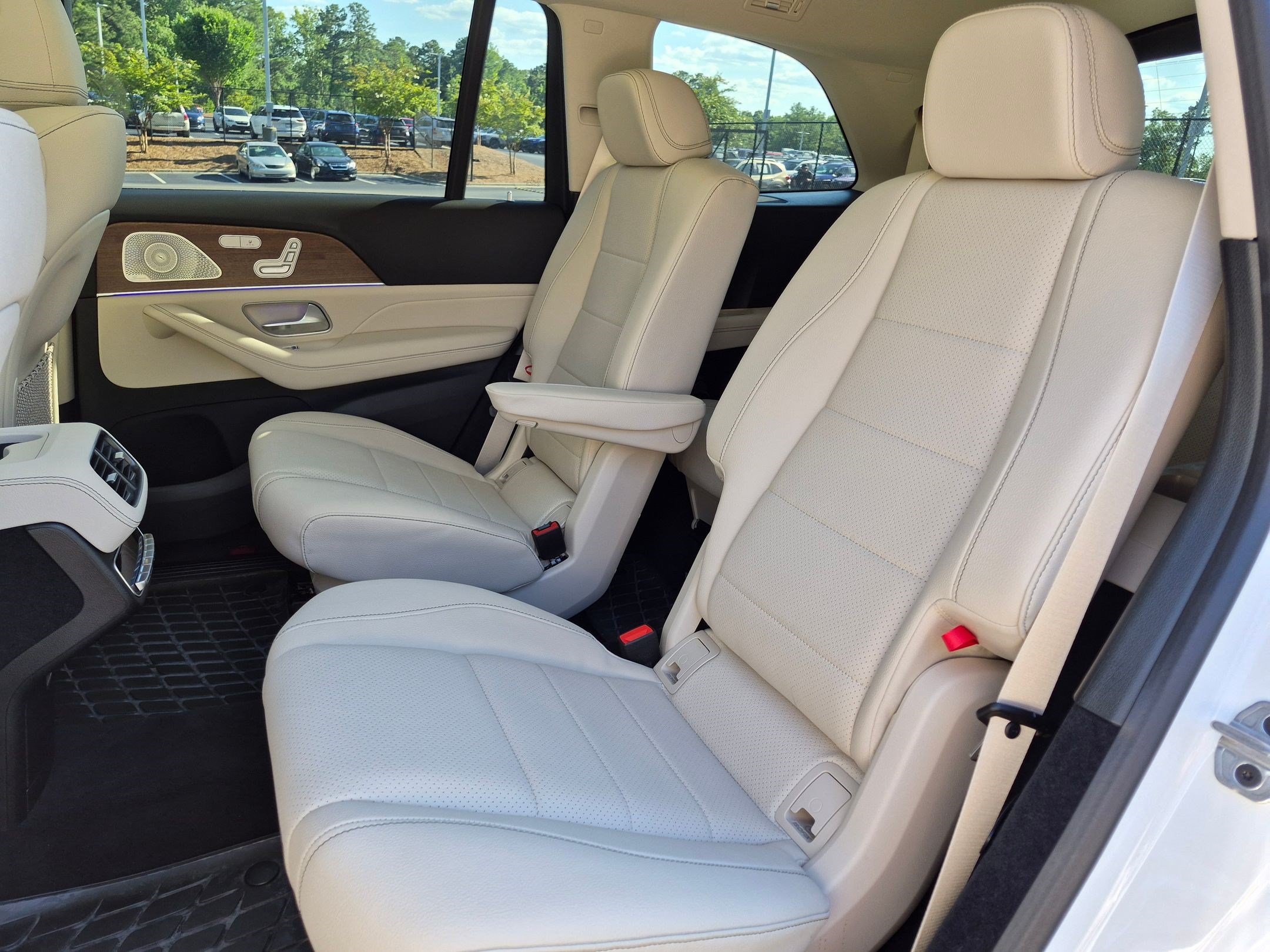 Certified 2025 Mercedes-Benz GLS 450 4MATIC image 33