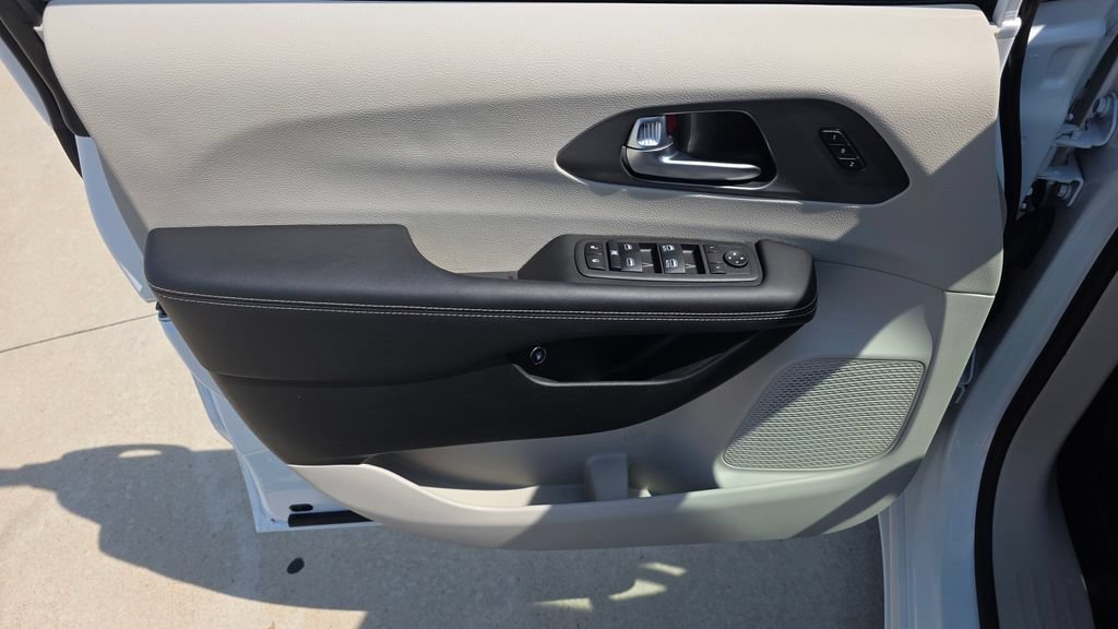 Used 2022 Chrysler Pacifica Touring-L FWD image 24