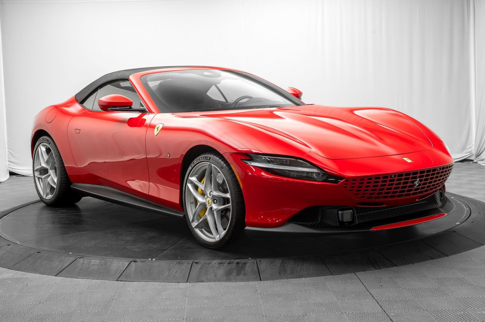 Used 2026 Ferrari Roma Spider RWD image 9