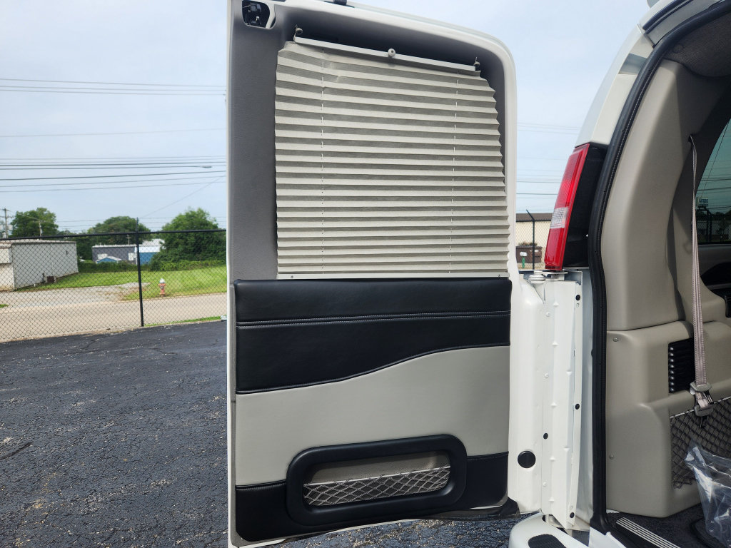 Used 2023 Chevrolet Express 2500 RWD image 21