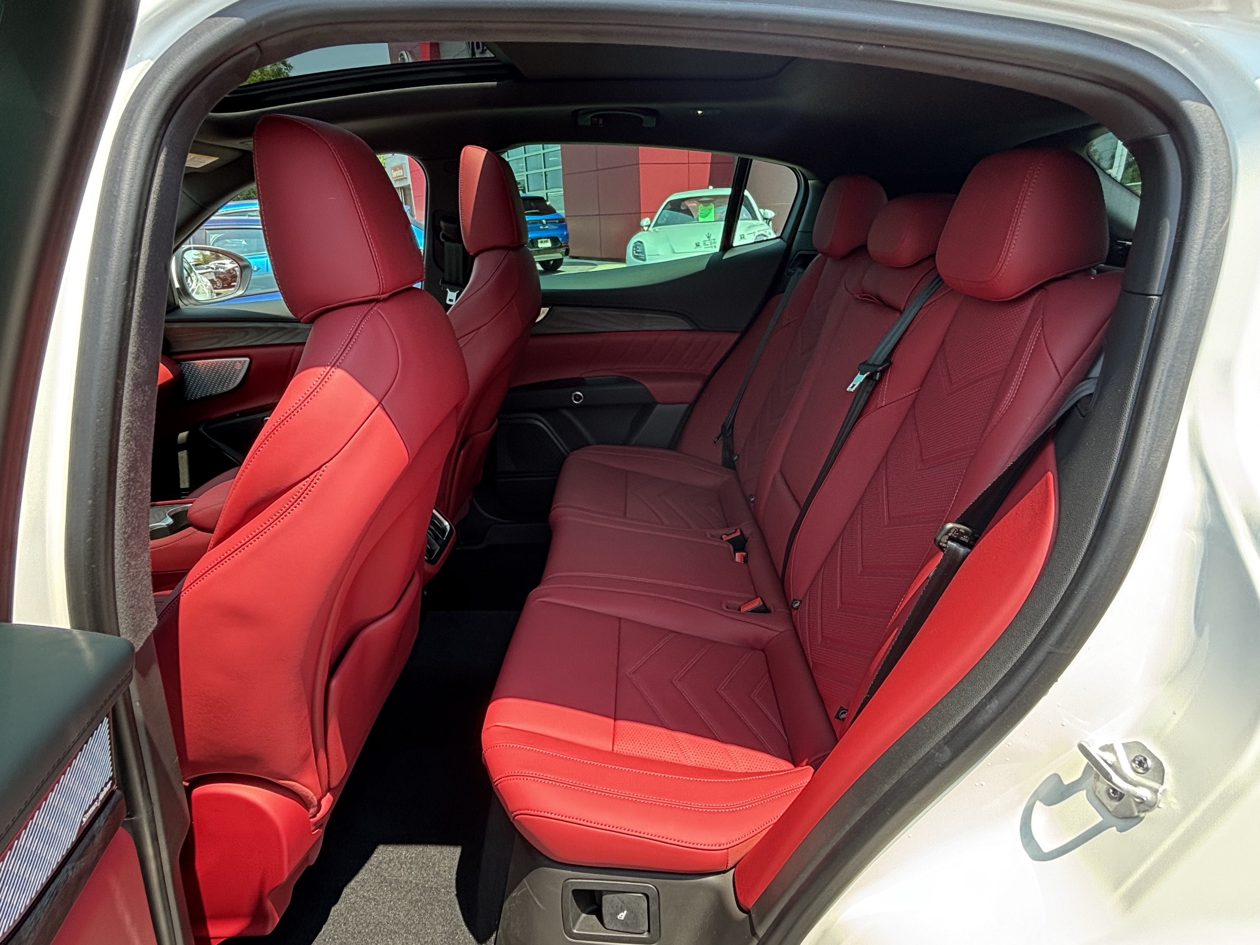Used 2025 Maserati Grecale Folgore AWD/4WD image 36