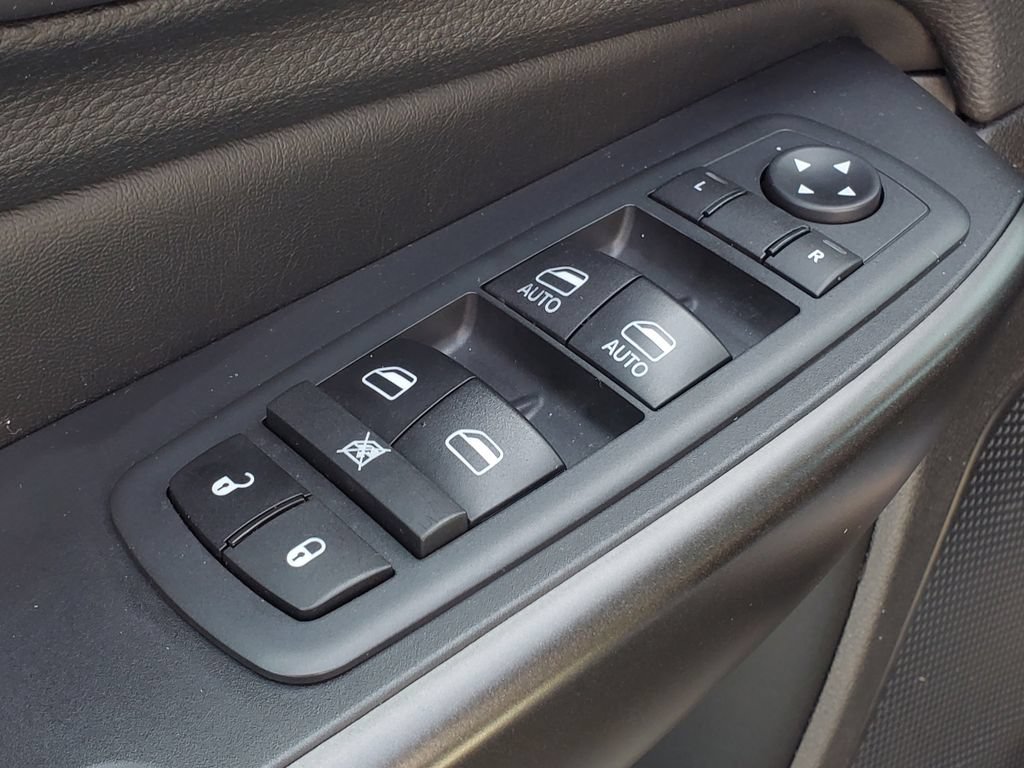 Used 2020 Jeep Cherokee Trailhawk w/ Cold Weather Group AWD/4WD image 24