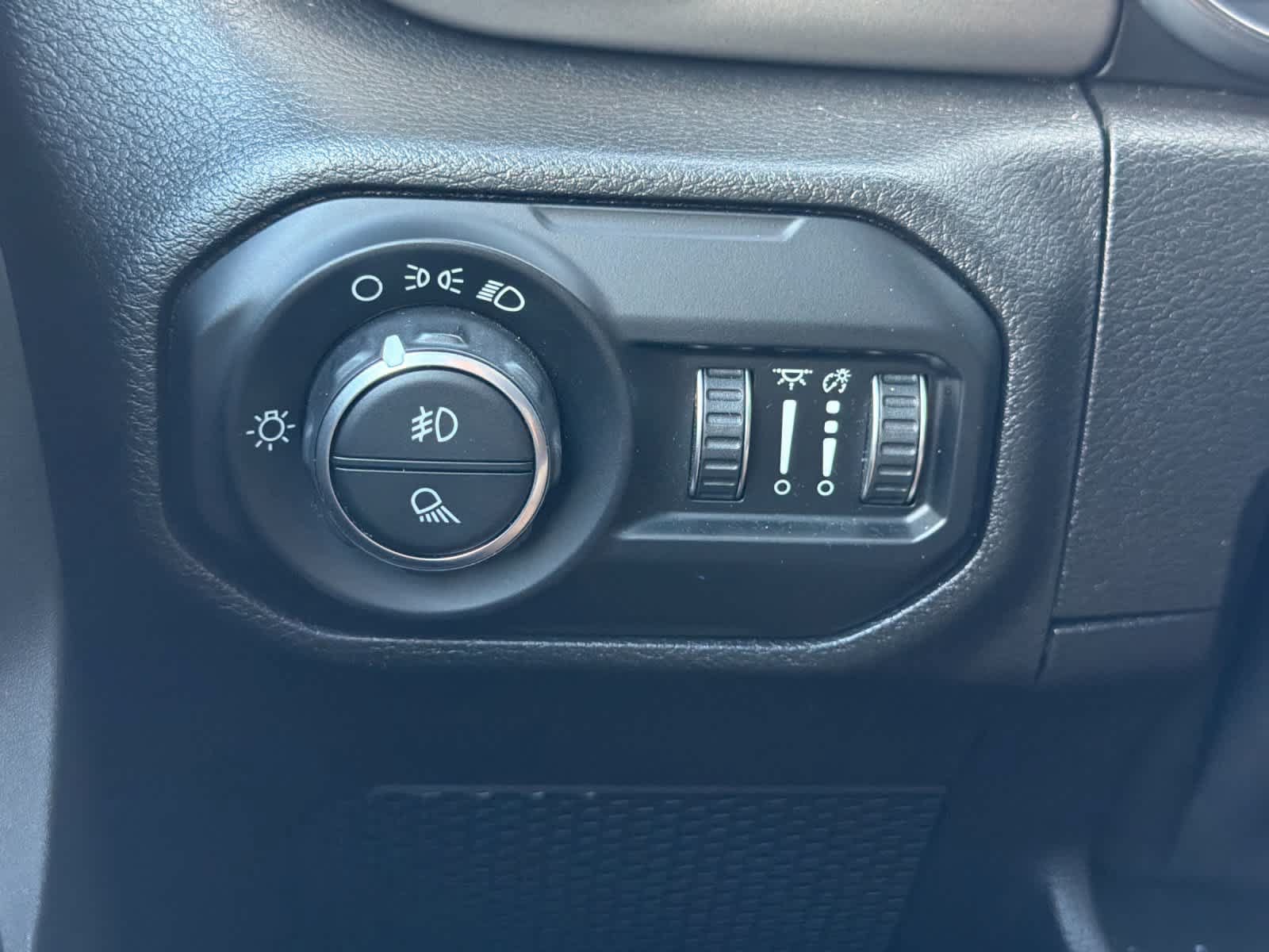 Used 2021 Jeep Gladiator Sport AWD/4WD image 28